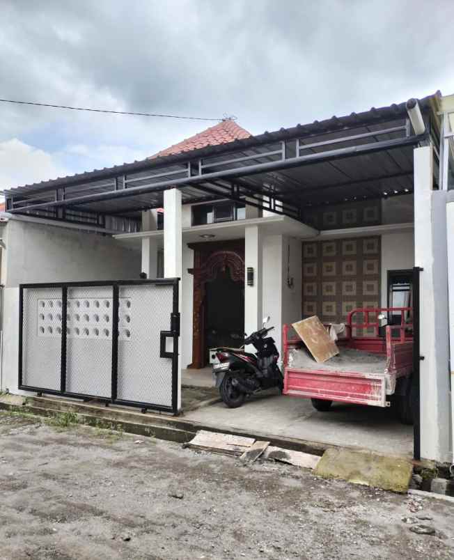 rumah baru dalam cluster di 4 km utara candi prambanan