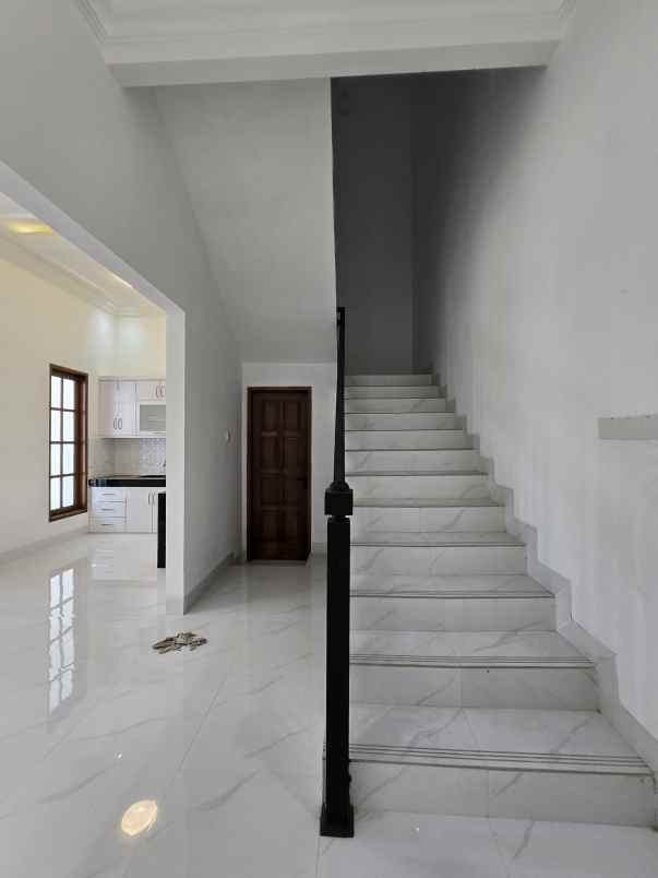 rumah baru dalam komplek di pondok bambu jaktim