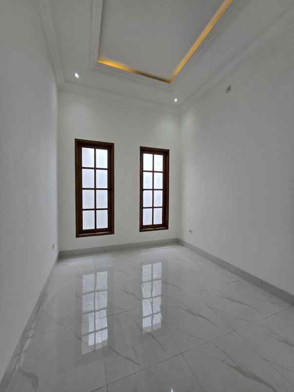 rumah baru dalam komplek di pondok bambu jaktim