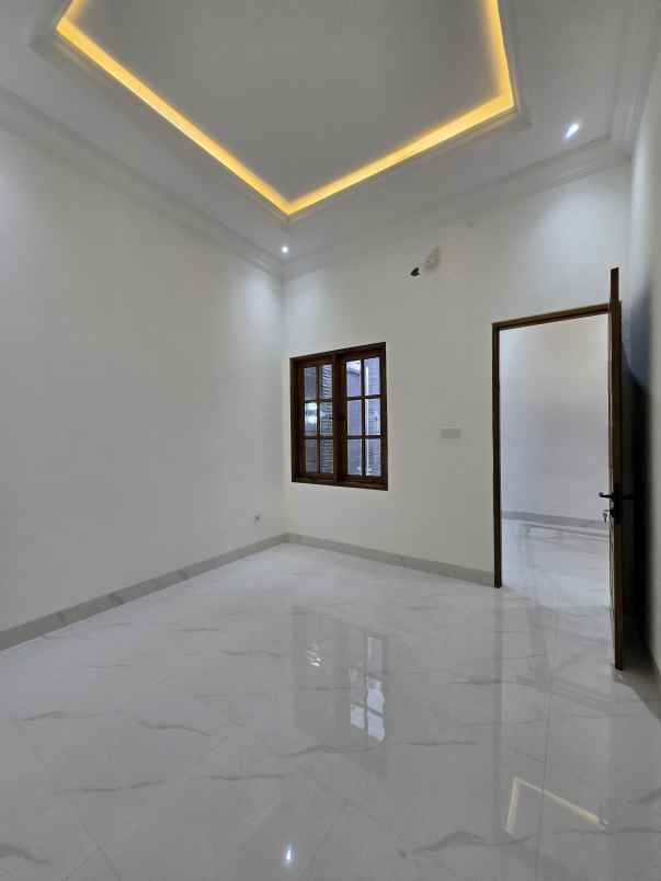 rumah baru dalam komplek di pondok bambu jaktim