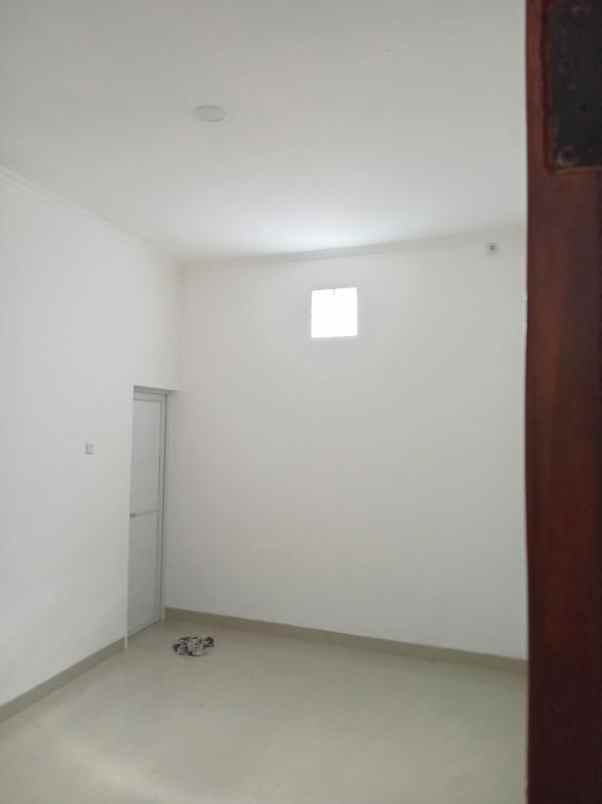 rumah baru hook di cisaranten arcamanik 5kt 2 carport