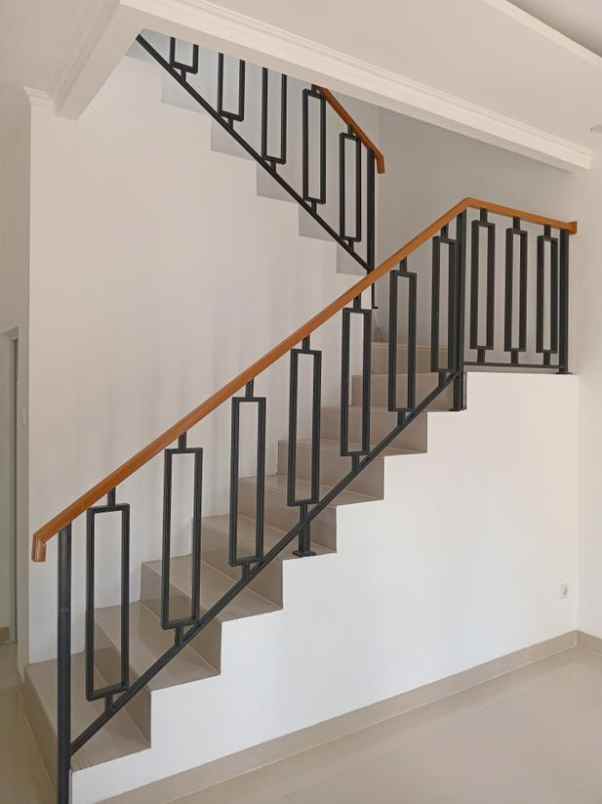 rumah baru hook di cisaranten arcamanik 5kt 2 carport