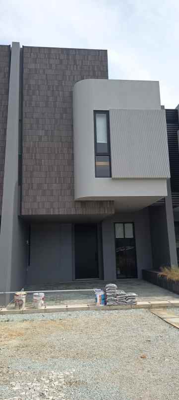 rumah baru modern dalam cluster di jatibening