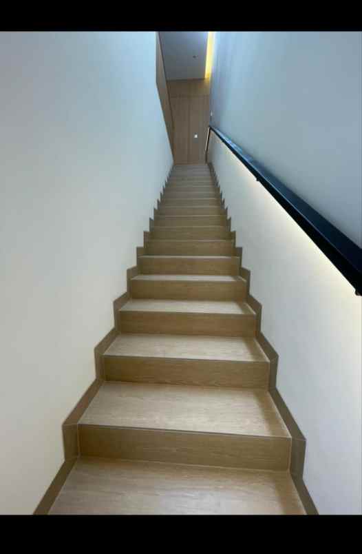 rumah baru modern dalam cluster di jatibening