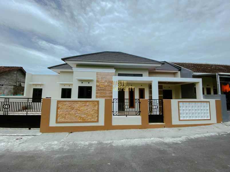 rumah baru tanah luas view sawah di kalasan sleman