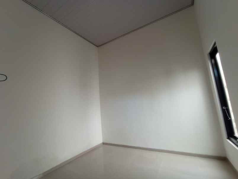 rumah cantik bisa carport 3 mobil di ngaglik sleman