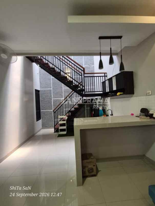 rumah cantik siap huni di pancoran mas akses motor
