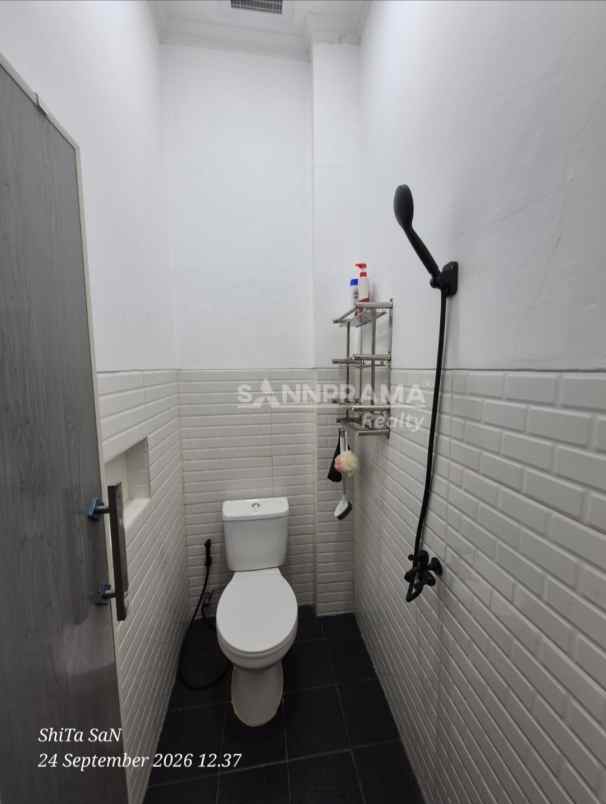 rumah cantik siap huni di pancoran mas akses motor