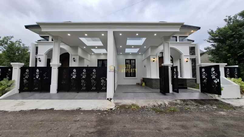 rumah elegan ngaglik desain minimalis bisa kpr