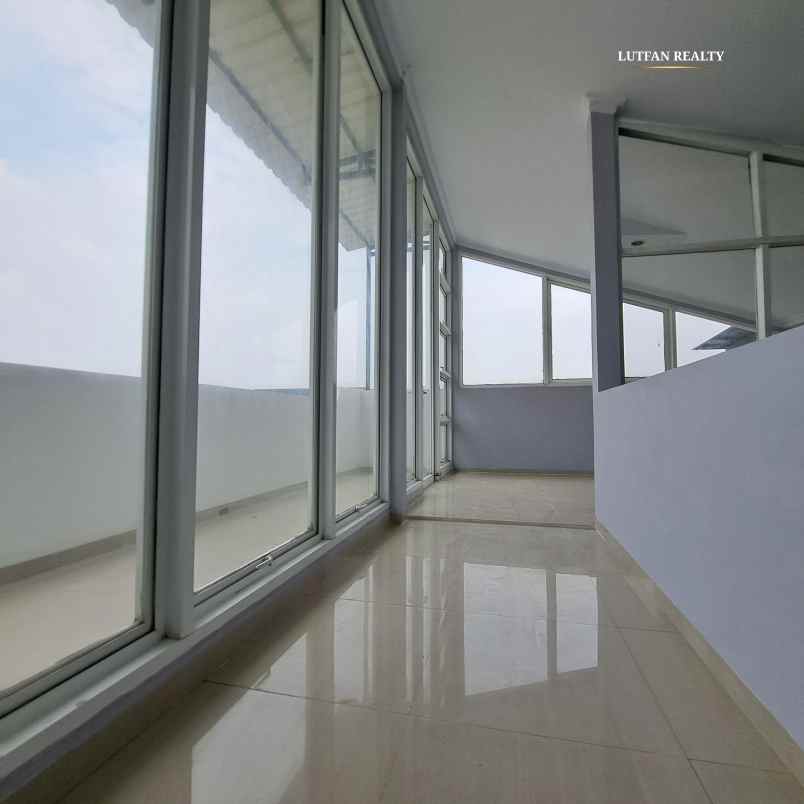 rumah jagakarsa secondary dalam cluster