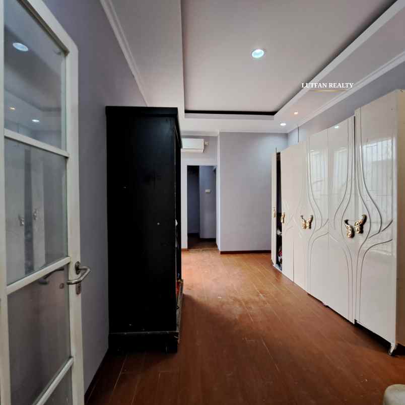 rumah jagakarsa secondary dalam cluster