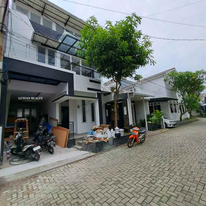 rumah jagakarsa secondary dalam cluster