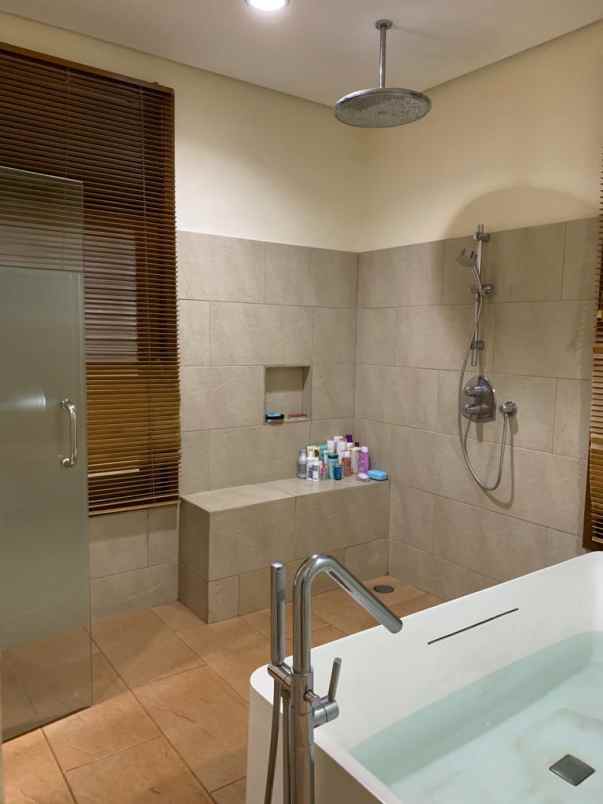 rumah jalan pekayon 1 pejaten barat