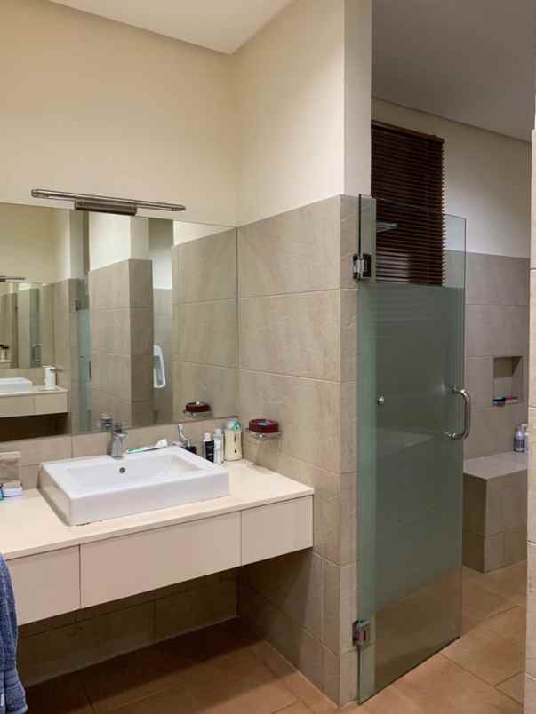 rumah jalan pekayon 1 pejaten barat