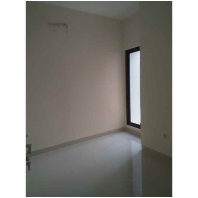 rumah jl pratama raya kav deplu