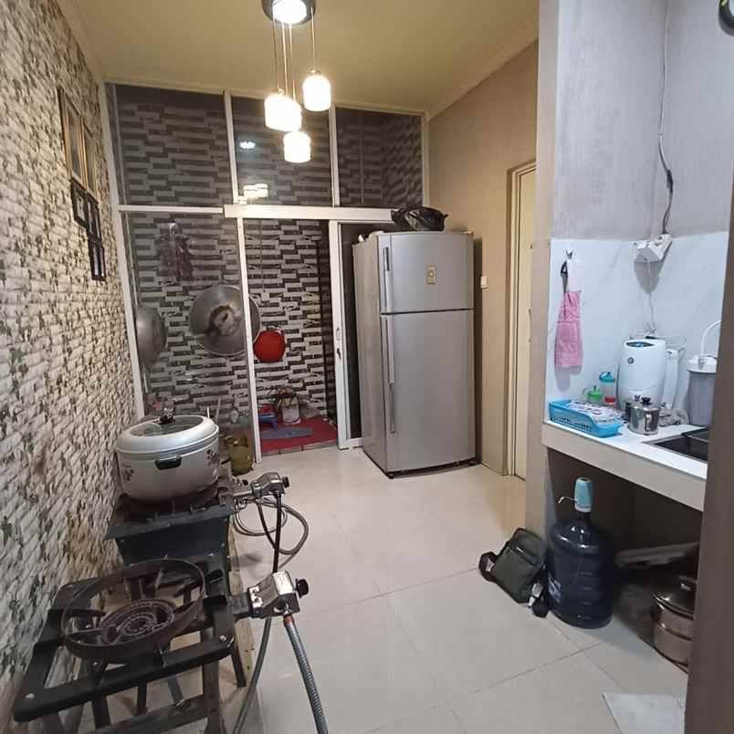 rumah jl river garden boulevard