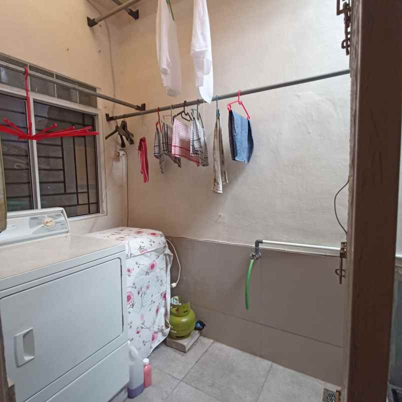 rumah jl river garden boulevard