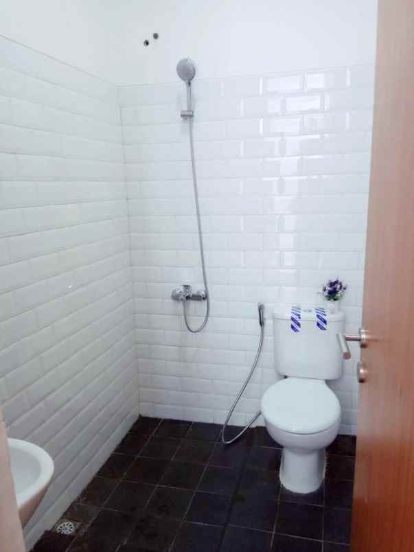 rumah jln raya muchtar sawangan