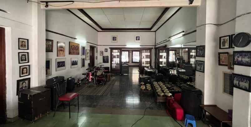 rumah klasik lokasi starregis di mainroad kota bandung