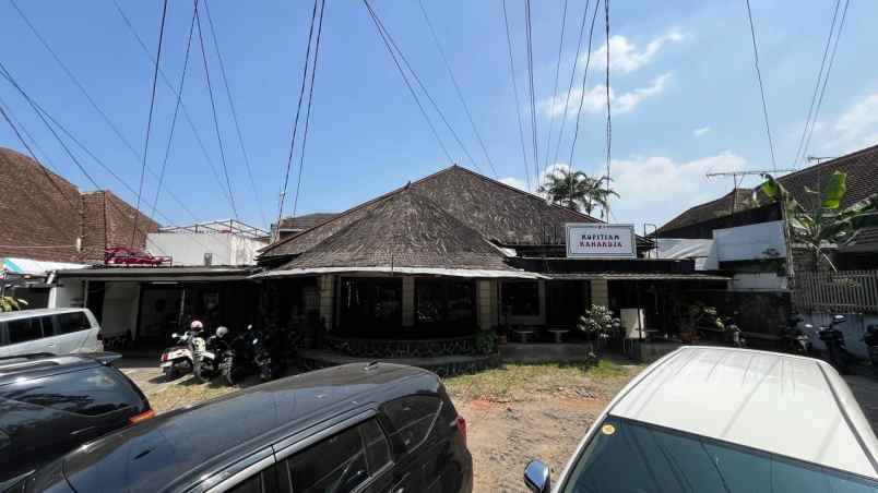 rumah klasik lokasi starregis di mainroad kota bandung