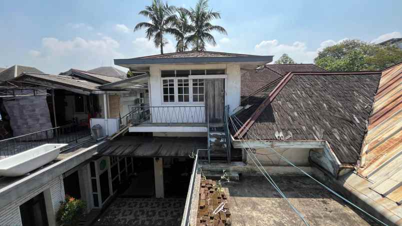 rumah klasik lokasi starregis di mainroad kota bandung