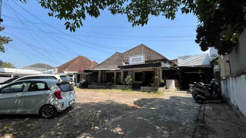 rumah klasik lokasi starregis di mainroad kota bandung
