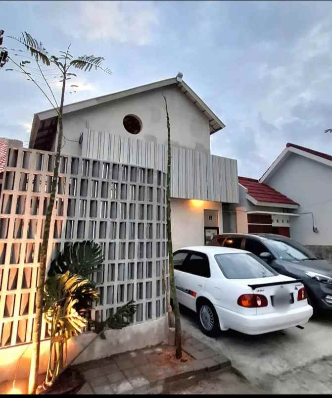 rumah konsep villa dekat kampus uii pusat