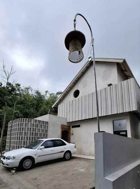 rumah konsep villa dekat kampus uii pusat