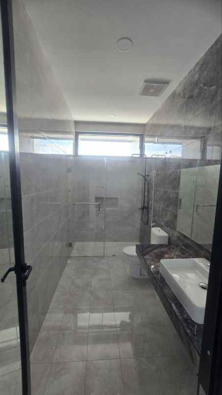 rumah manyar jaya new gress minimalis modern strategis