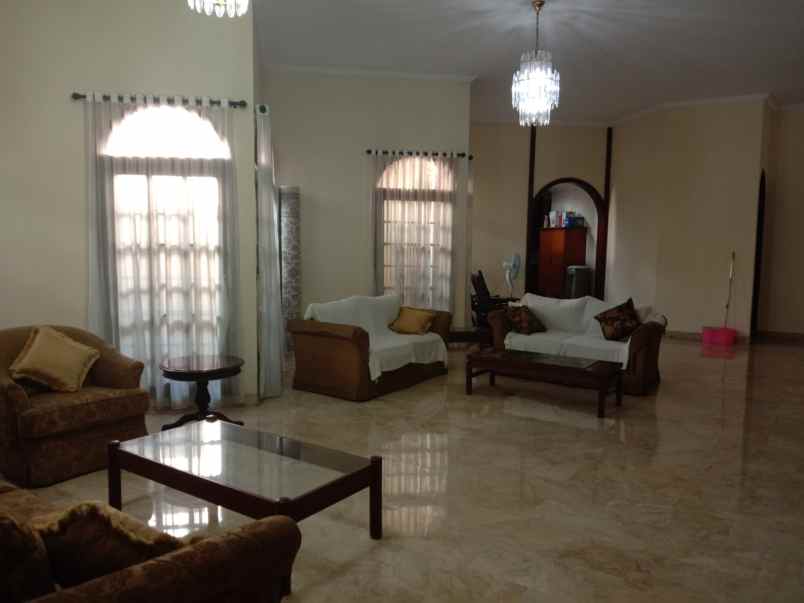 rumah megah harga njop dibawah