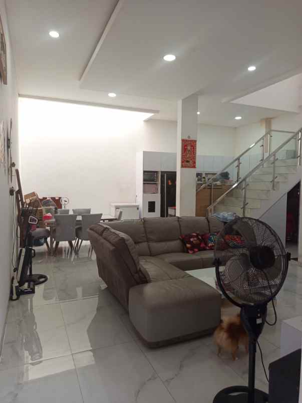 rumah mewah cluster cipondoh