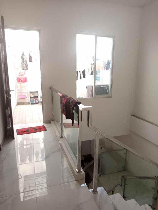 rumah mewah cluster cipondoh