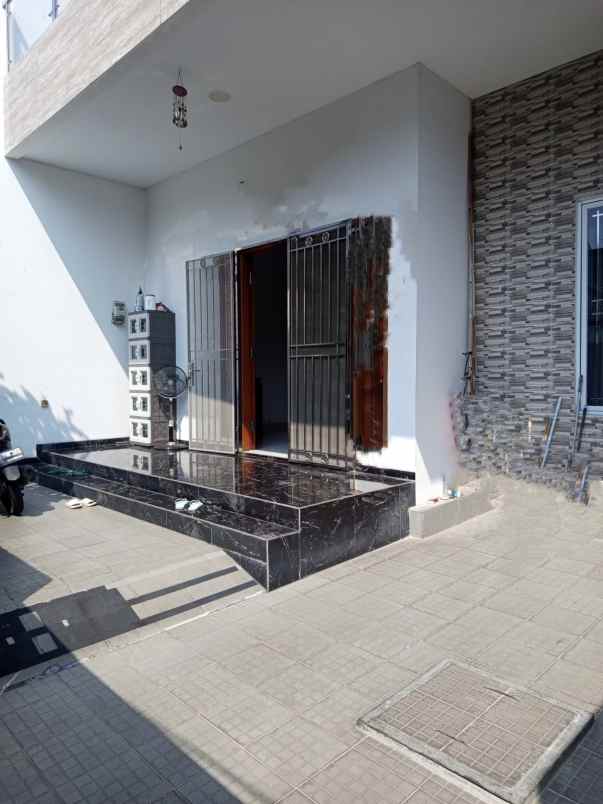 rumah mewah cluster cipondoh
