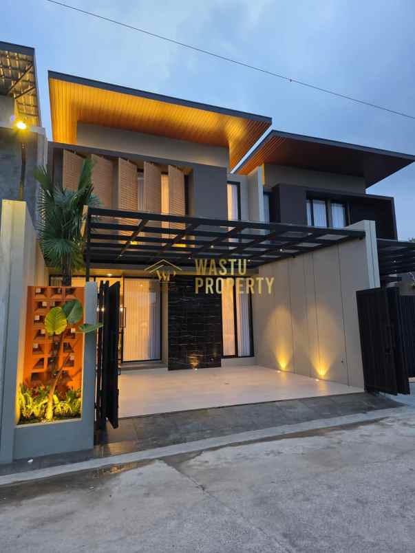 rumah mewah fully furnished dekat stadion maguwoharjo