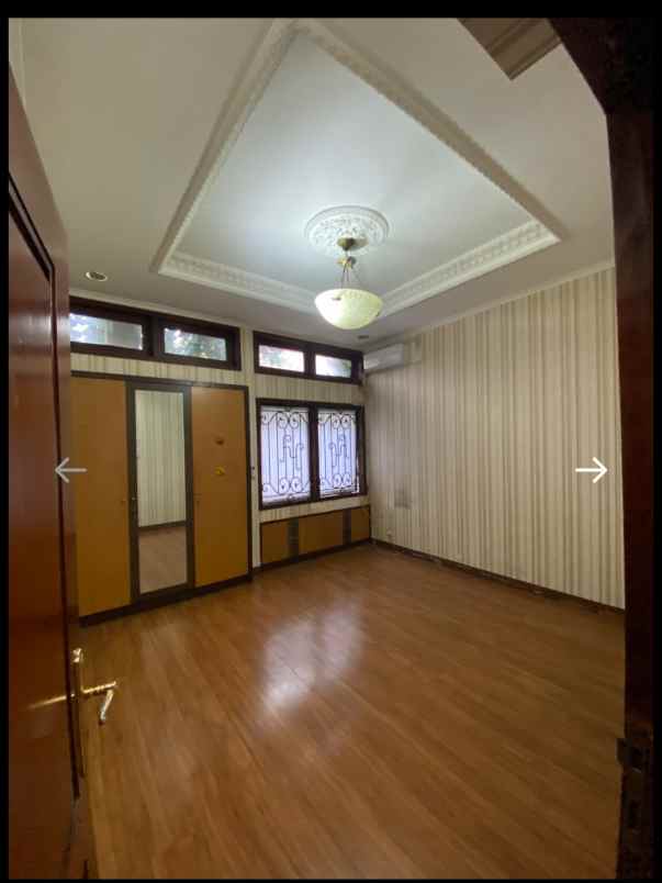 rumah mewah hook 3 lantai di sayap dago