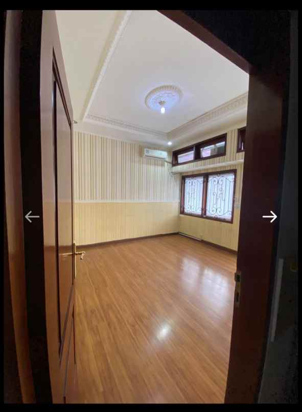 rumah mewah hook 3 lantai di sayap dago