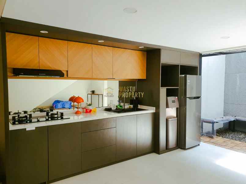 rumah modern 3 lantai strategis di jagakarsa jaksel