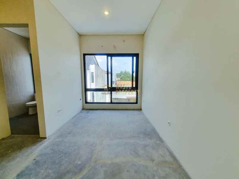 rumah modern 3 lantai strategis di jagakarsa jaksel