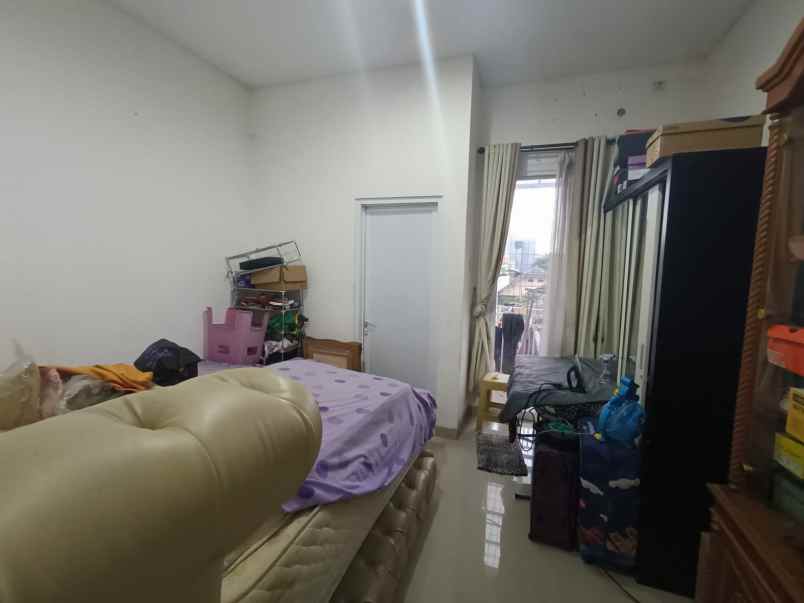 rumah murah bonus kolam renang di bekasi timur regency