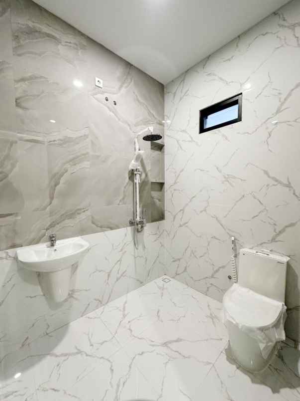 rumah nirwana eksekutif surabaya timur new minimalis