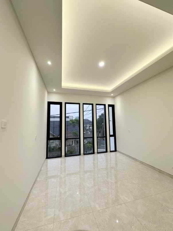 rumah nirwana eksekutif surabaya timur new minimalis