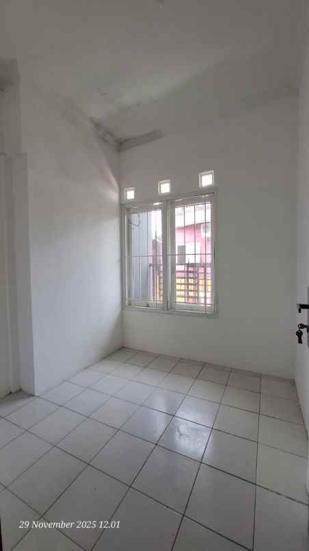 rumah second full renove siap huni dan bebas banjir