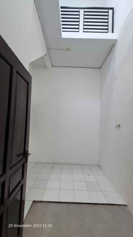 rumah second full renove siap huni dan bebas banjir