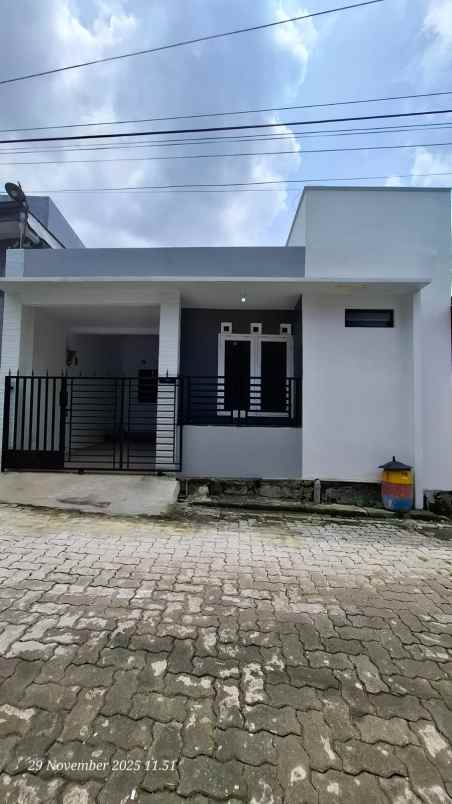rumah second full renove siap huni dan bebas banjir