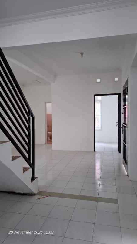 rumah second full renove siap huni dan bebas banjir