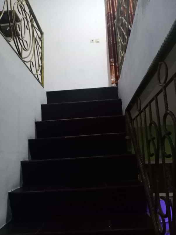 rumah seken 2 lantai dalam cluster