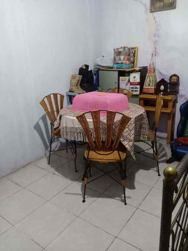 rumah seken 2 lantai dalam cluster