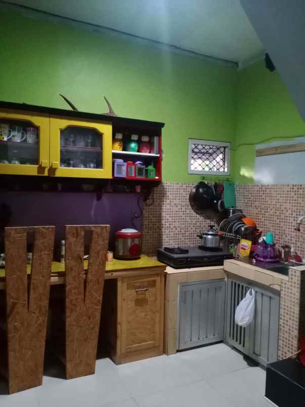 rumah seken 2 lantai dalam cluster