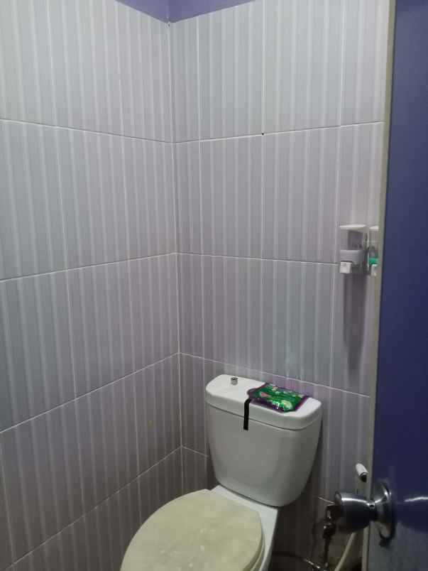 rumah seken 2 lantai dalam cluster