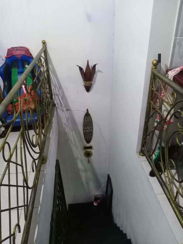 rumah seken 2 lantai dalam cluster